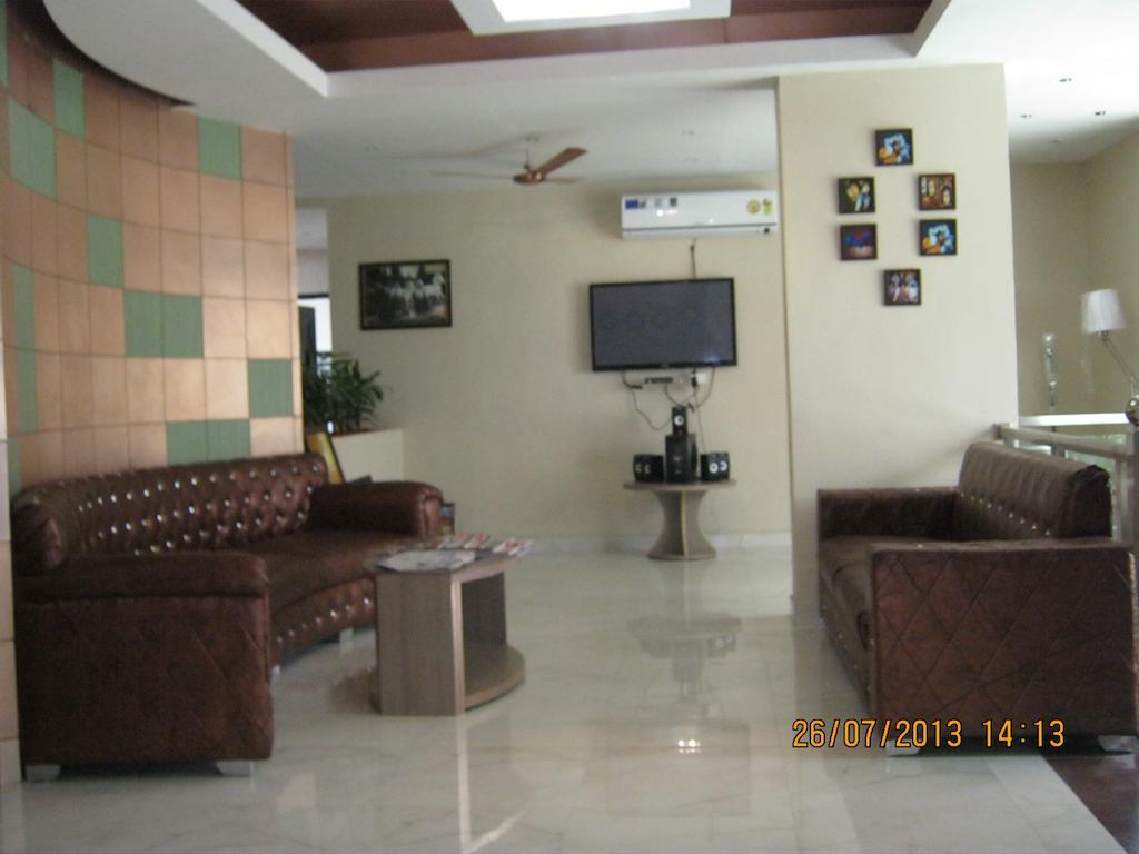 The Royal Court Hotel Nainital Ngoại thất bức ảnh