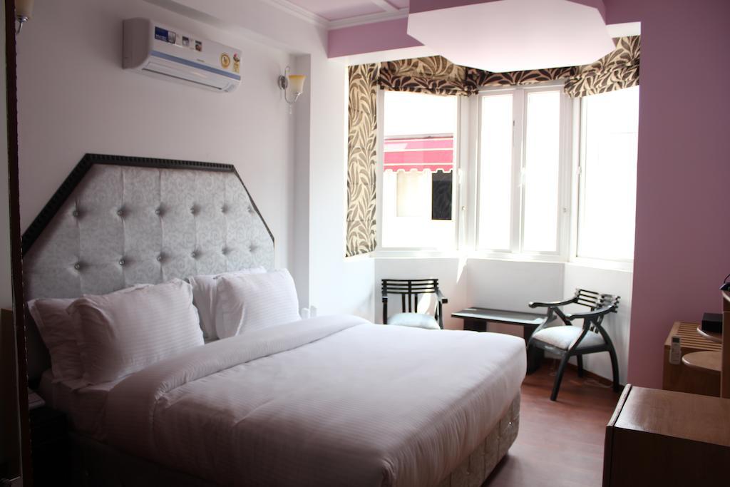 The Royal Court Hotel Nainital Phòng bức ảnh