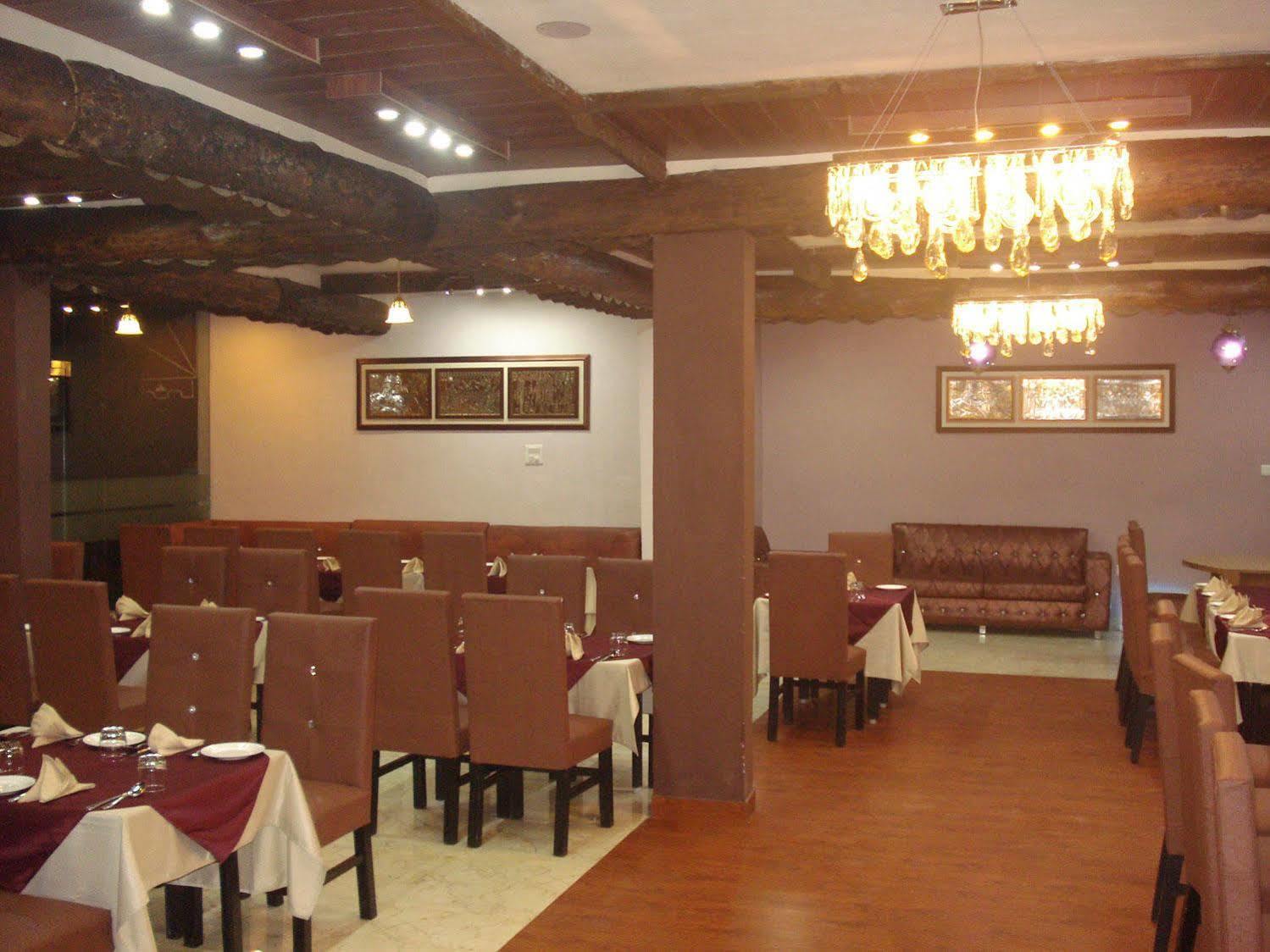 The Royal Court Hotel Nainital Ngoại thất bức ảnh